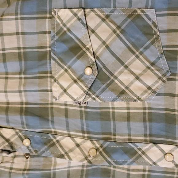 Levi’s Modern Fit Button Up - Picture 3 of 9